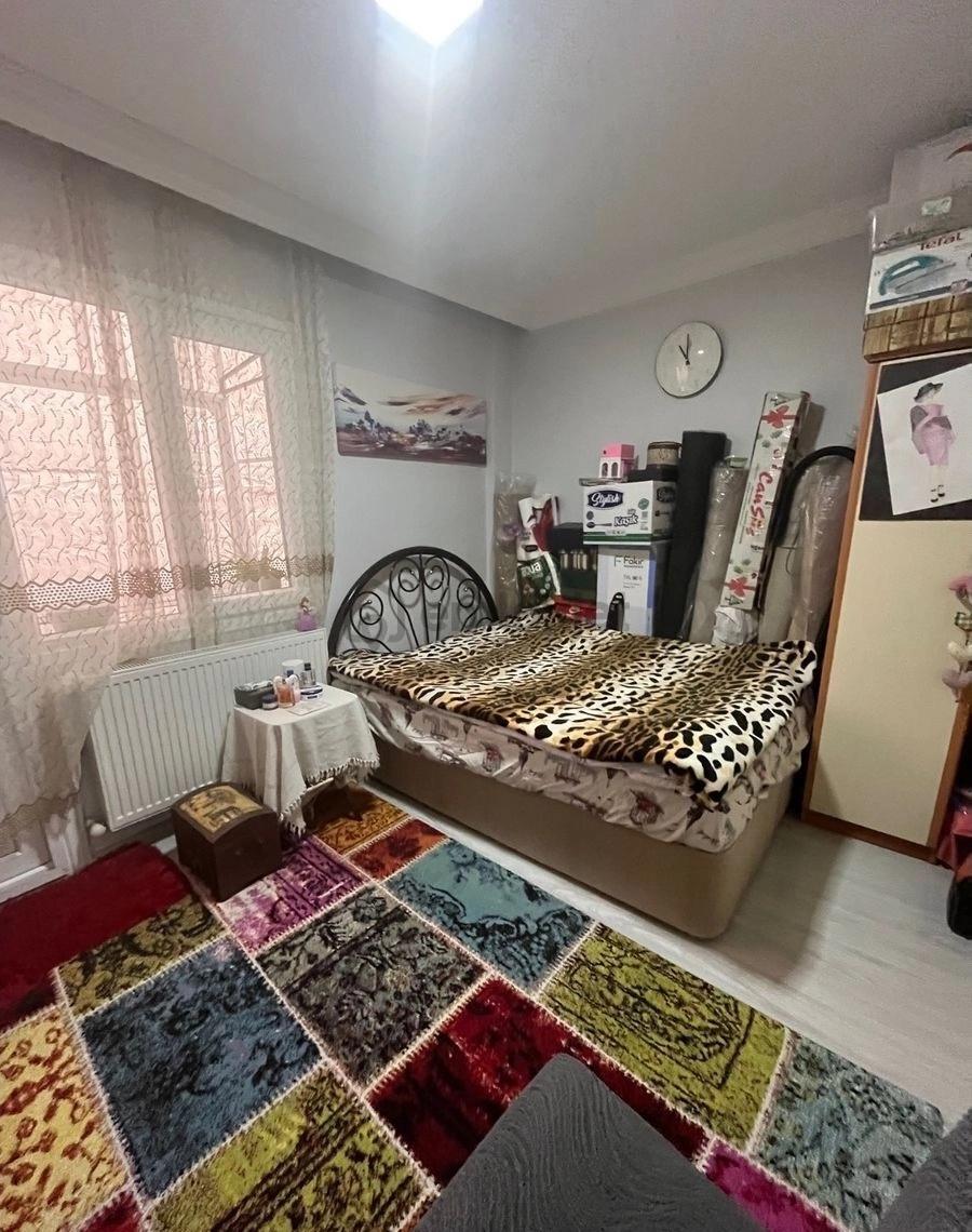 Güneşli Mahallesinde Bakımlı Arakat 2+1 Satılık Daire