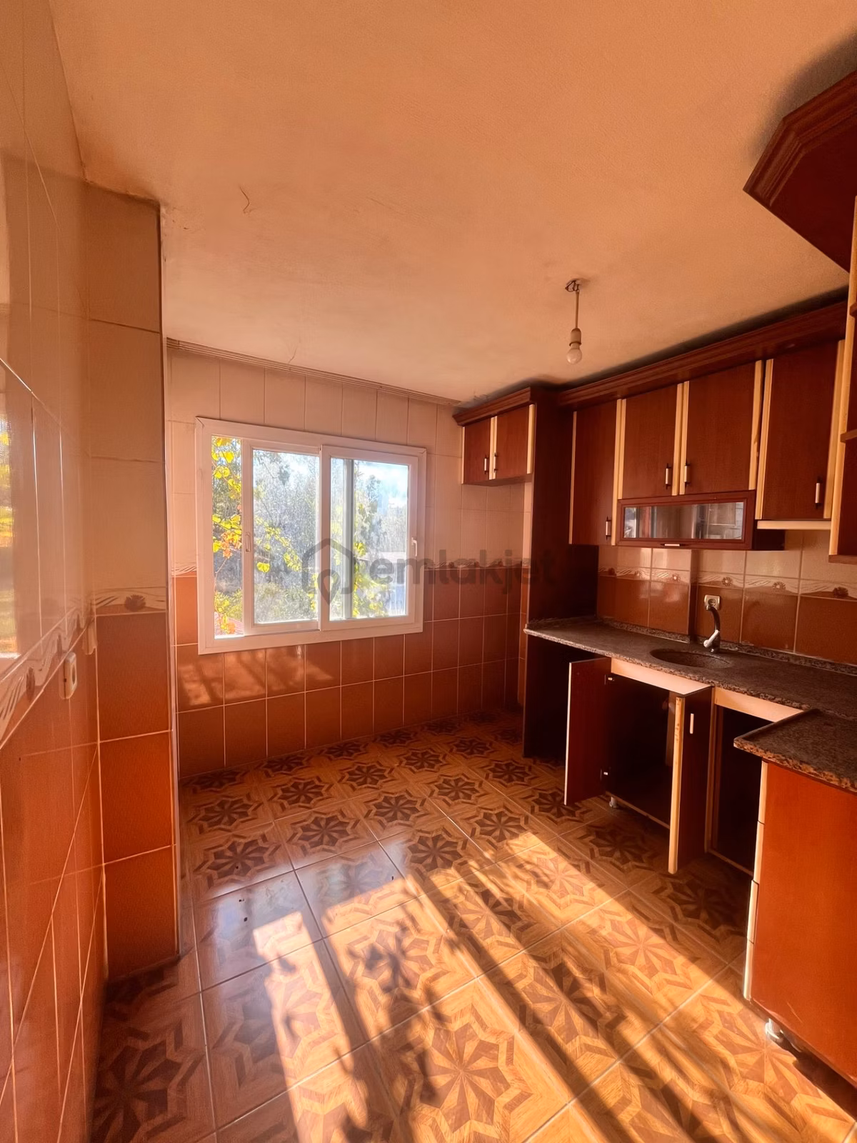 Kiralık 3+1 Daire Sobalı Aileye Bekara Salih Omurtak Mahallesinde