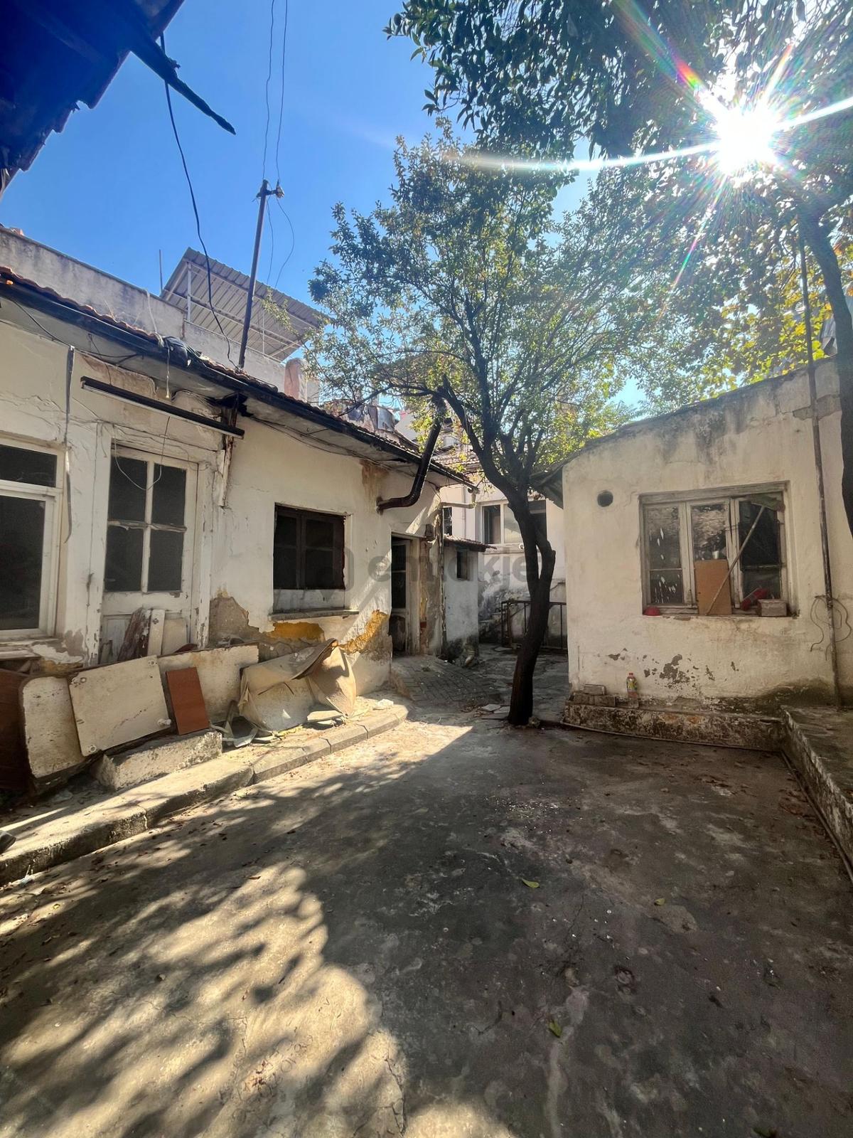İkiçeşmelik Satılık 251 M2 Arsa İçerisinde 3 Adet Ev Mevcut